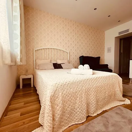 Charming Luxury Rgr Apartment *